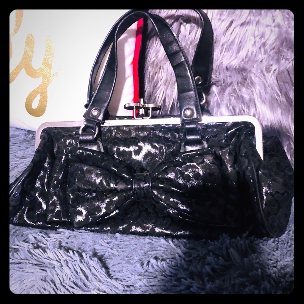 🎀👜Adorable rock rebel bow purse💕